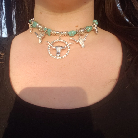 Long horn necklace - Picture 3 of 3